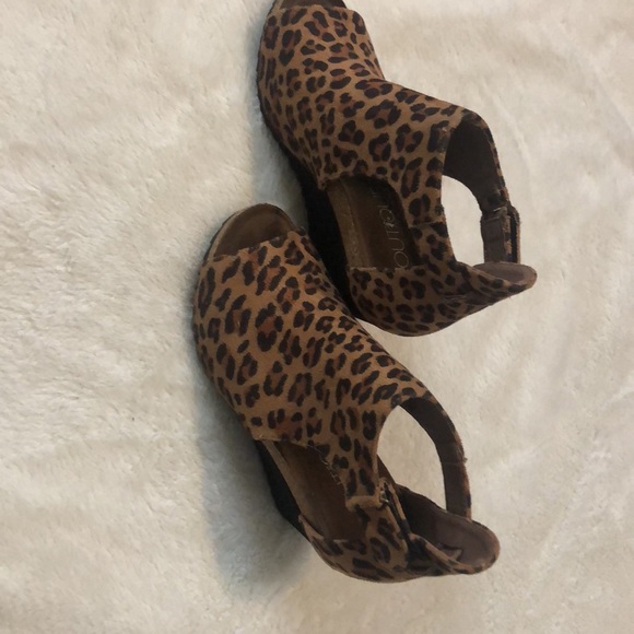Cheetah print shoes - Picture 3 of 5